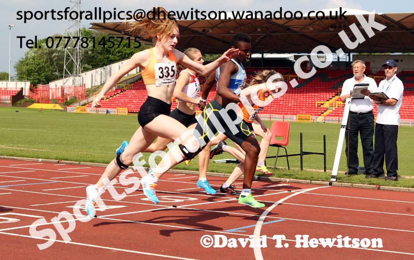 Under-15 girls 100 metres at the North Eastern Championships, Gateshead International Stadium.  Photos: David T. Hewitson/Sports for All Pics